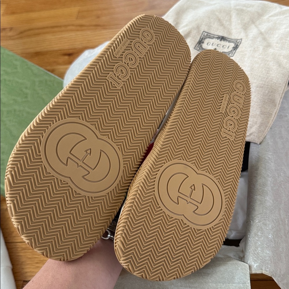 Gucci Cream Slides with Green & Red Web and Gold GG - Picture 3 of 3